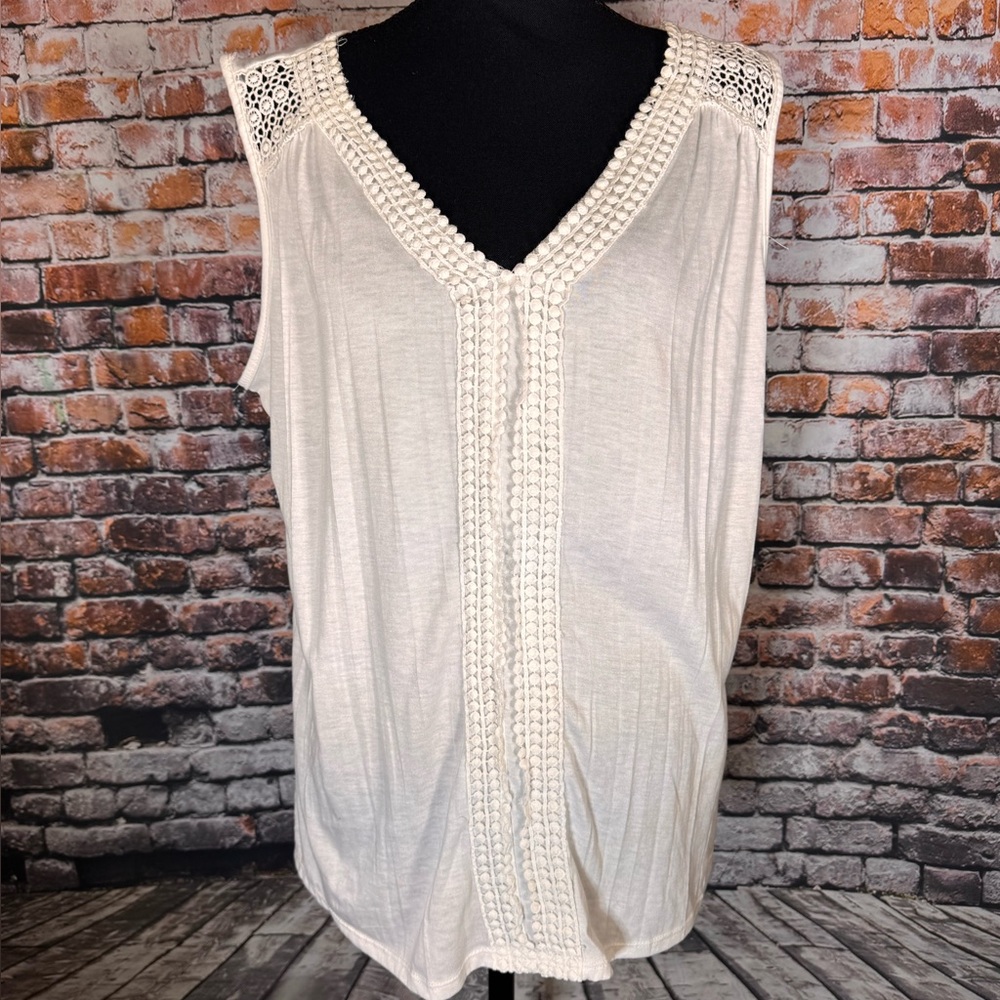 Carolyn Taylor White Embellished Tank Top